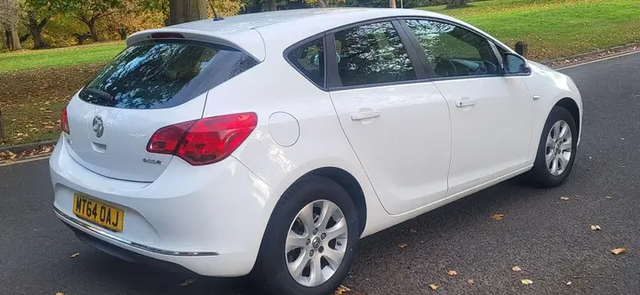 Vauxhall Astra 2015 photo 4