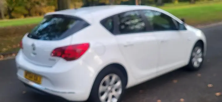 Vauxhall Astra 2015 photo 5