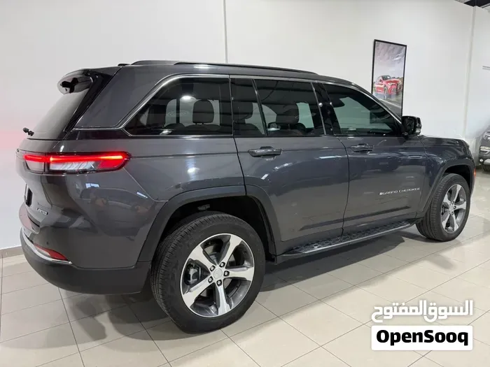 Jeep Grand Cherokee 2024 photo 2