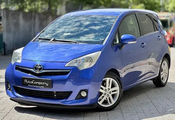 Toyota Verso-S 2011 photo 2