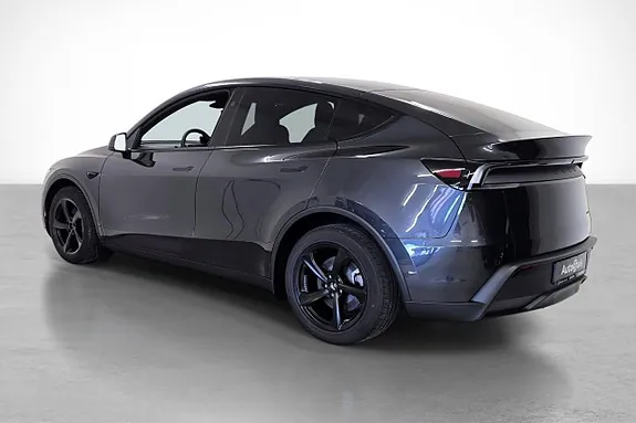 Tesla Model Y 2026 photo 4