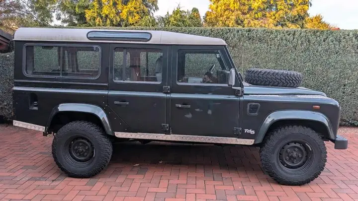 Land Rover Defender 110