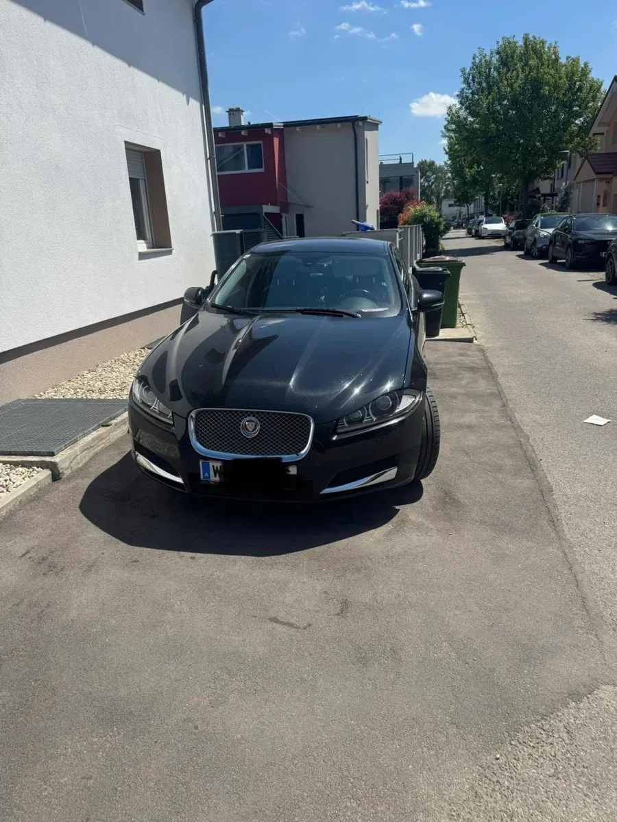 Jaguar Xf 2014 photo 3