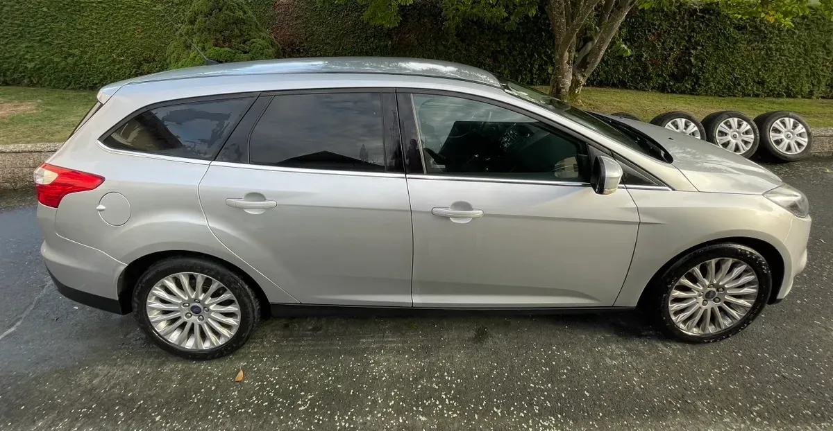 Ford Focus 2012 photo 2