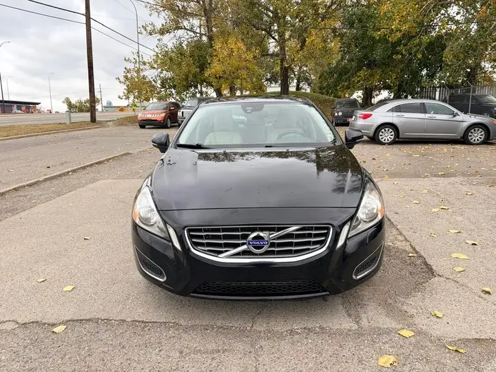 Volvo S60 2012 photo 2