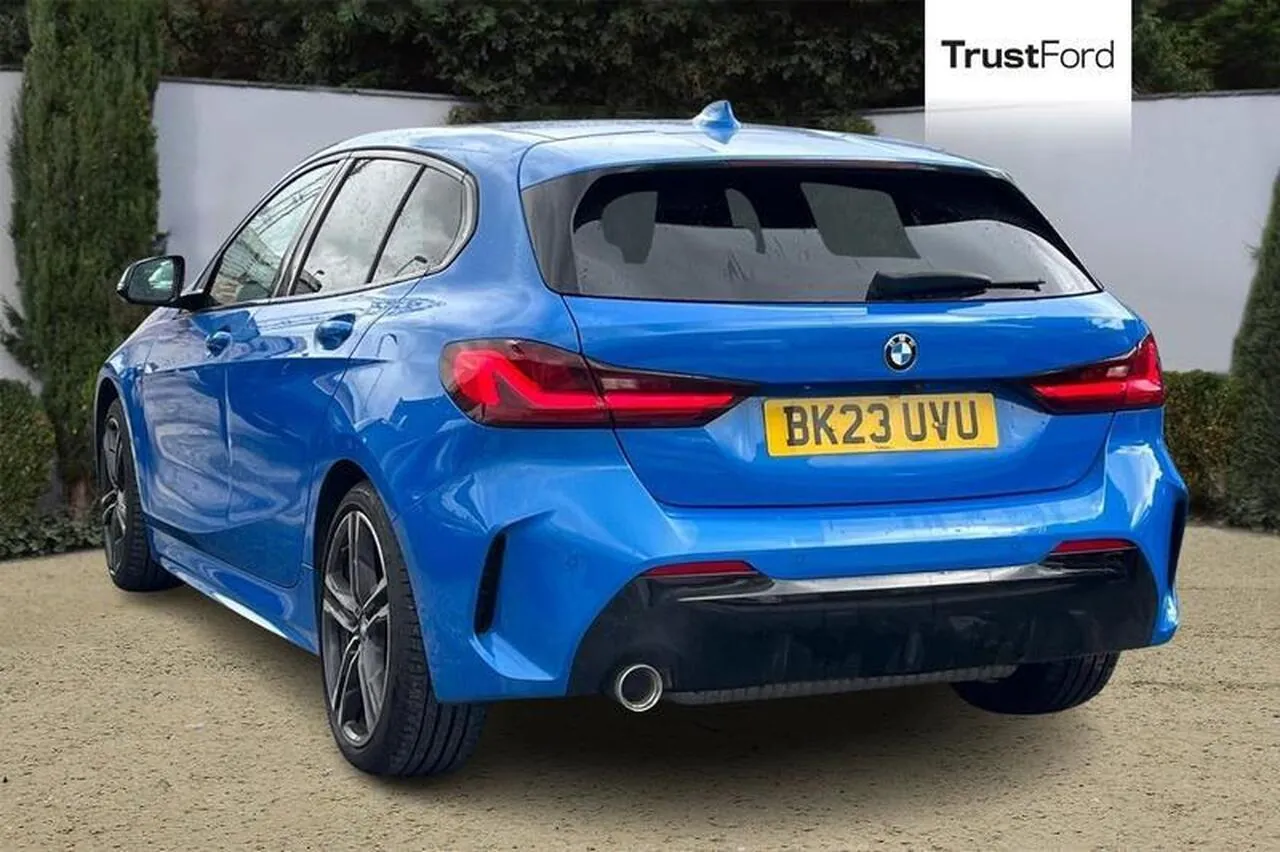 BMW 1 Series 2023 photo 2