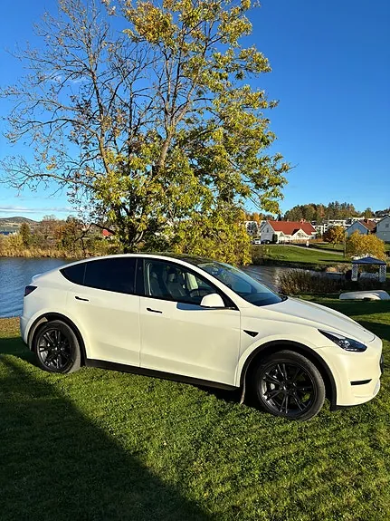 Tesla Model Y 2024 photo 2