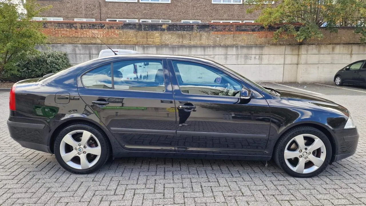 Skoda Octavia 2006 photo 2