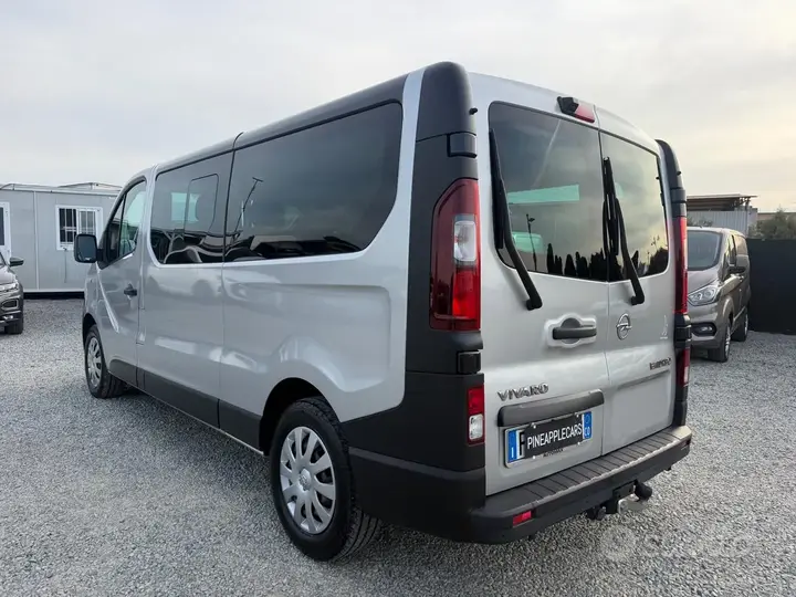Opel Vivaro 2016 photo 2