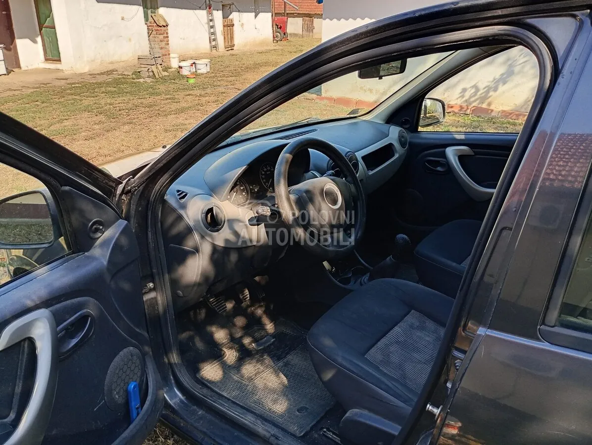 Dacia Sandero 2010 photo 3