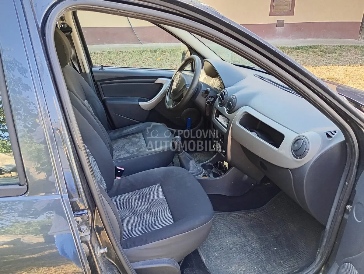 Dacia Sandero 2010 photo 2