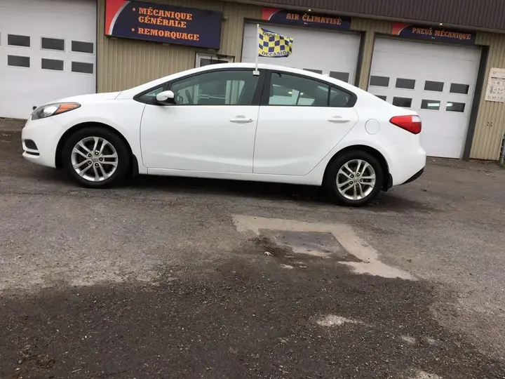 Kia Forte 2016 photo 2