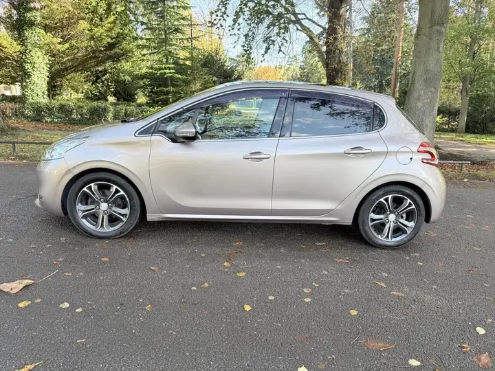Peugeot 208 2013 photo 3