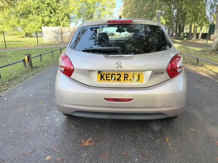 Peugeot 208 2013 photo 5
