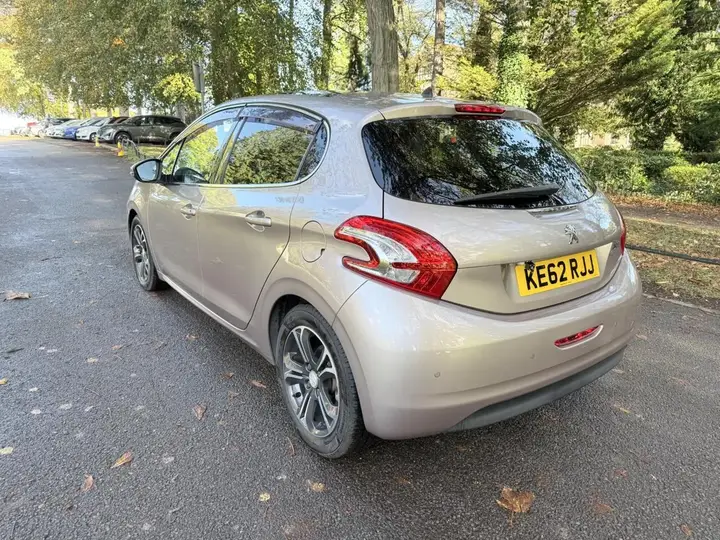 Peugeot 208 2013 photo 4
