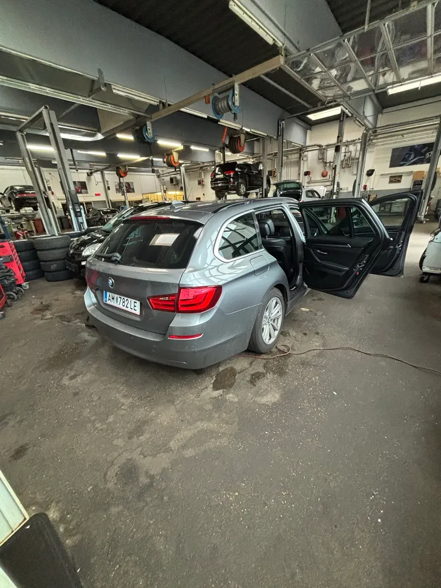 BMW 5 Series 2013 photo 2
