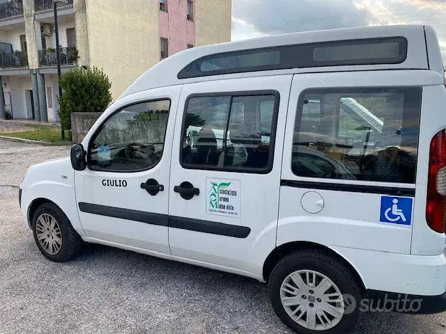 Fiat Doblo 2010 photo 2