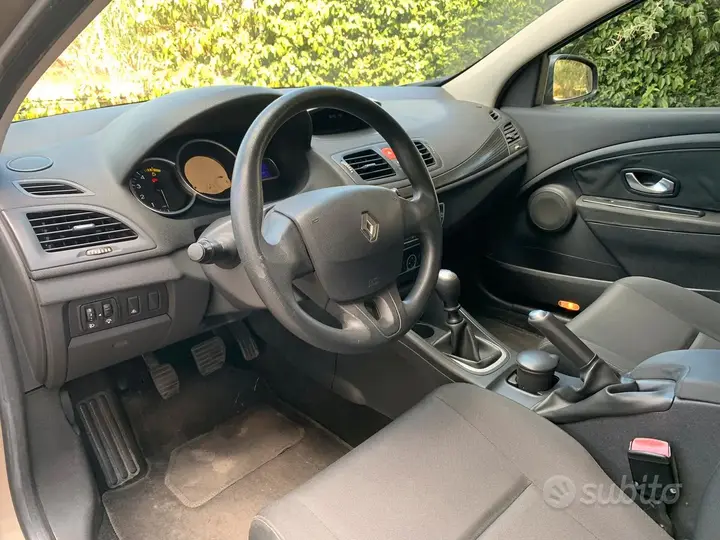 Renault Megane 2010 photo 4