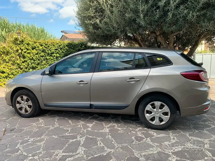 Renault Megane 2010 photo 2