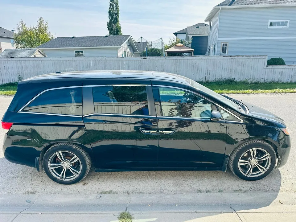 Honda Odyssey 2014 photo 3