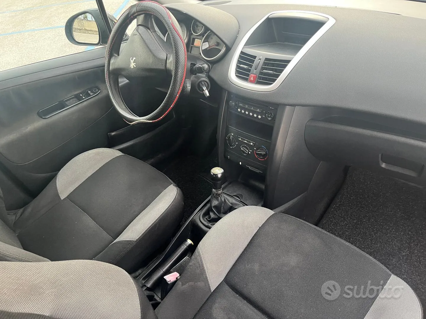 Peugeot 207 2010 photo 2