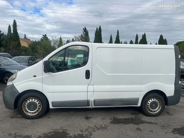 Opel Vivaro 2005 photo 2