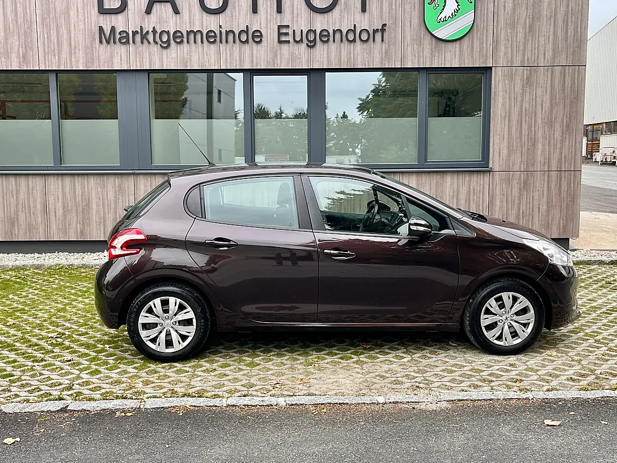 Peugeot 208 2013 photo 2