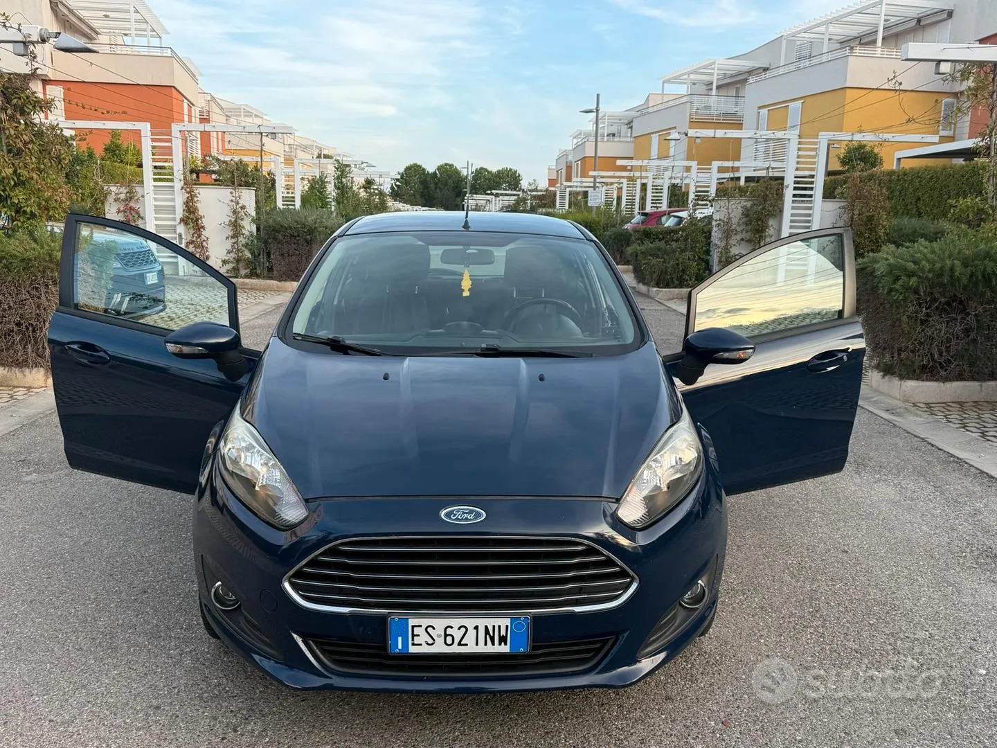 Ford Fiesta 2013 photo 2