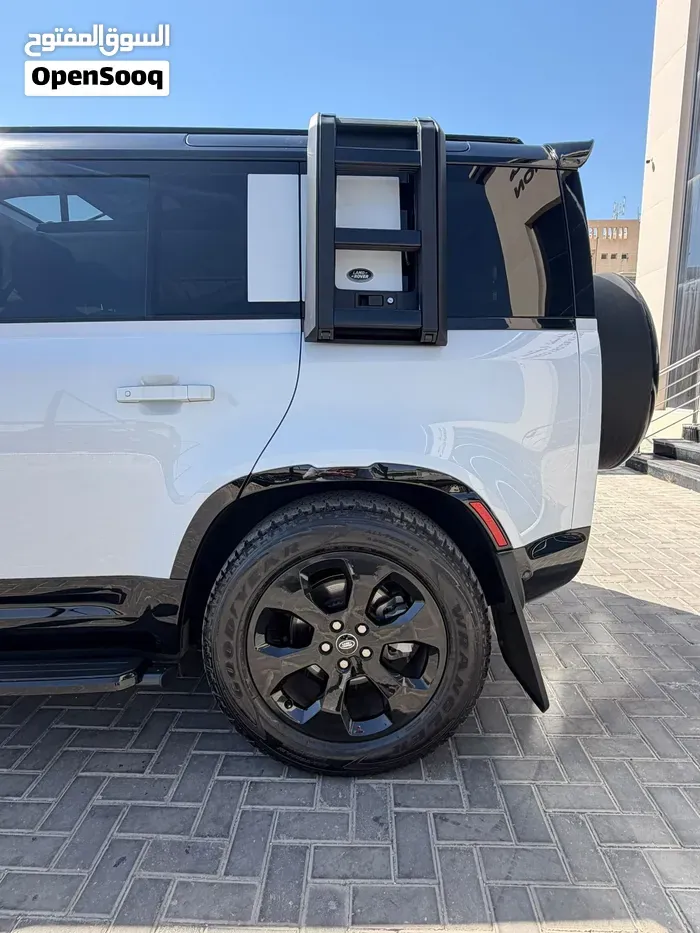 Land Rover Defender 2023 photo 3