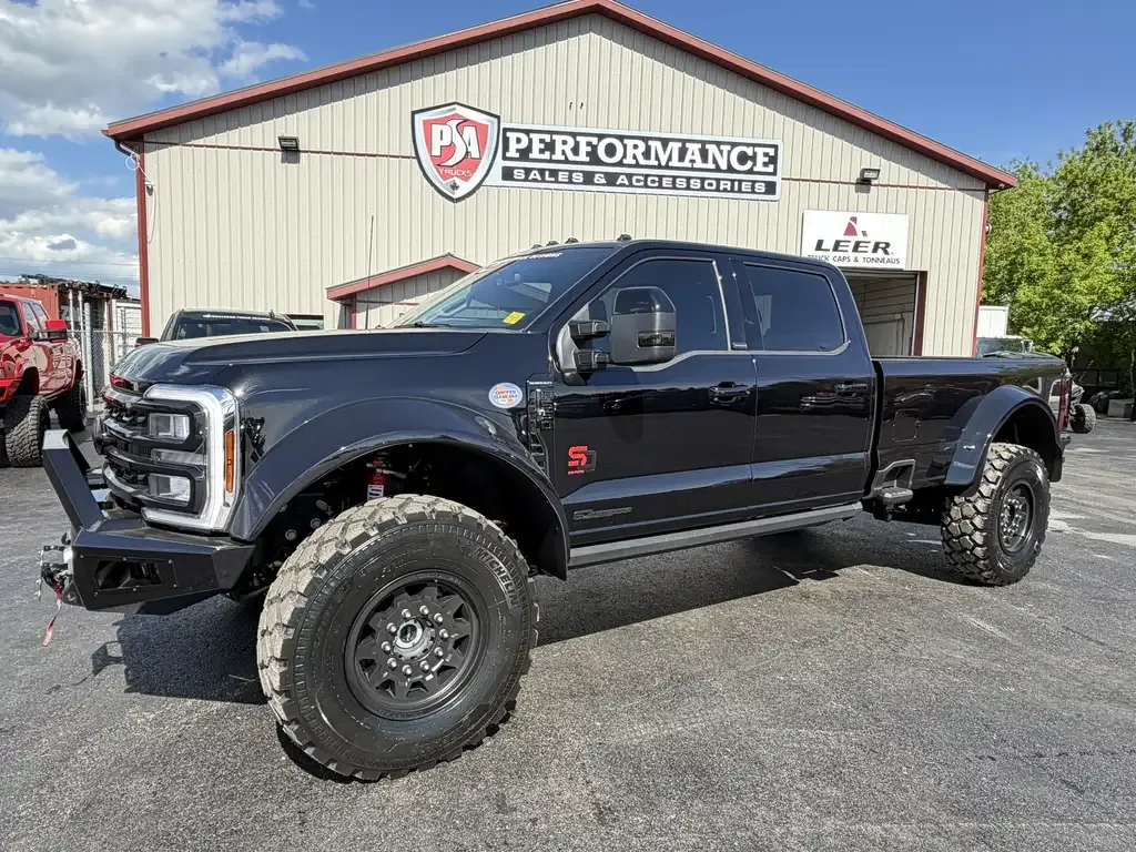 Ford F-550 Super Duty 2025 photo 3