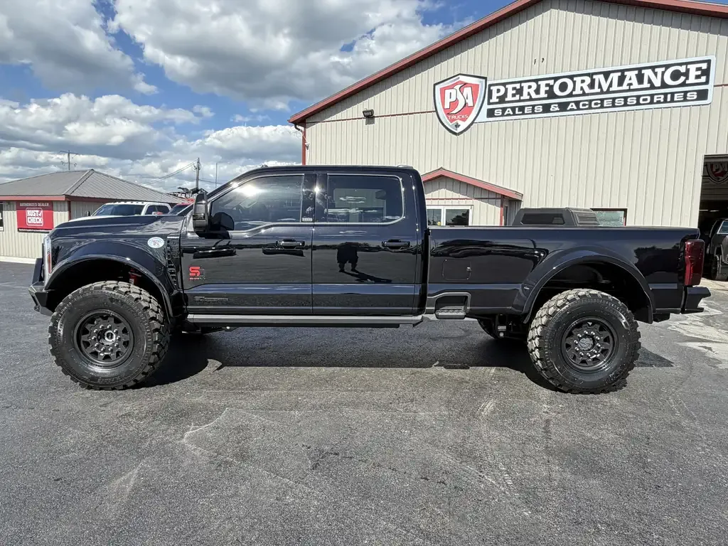 Ford F-550 Super Duty 2025 photo 4