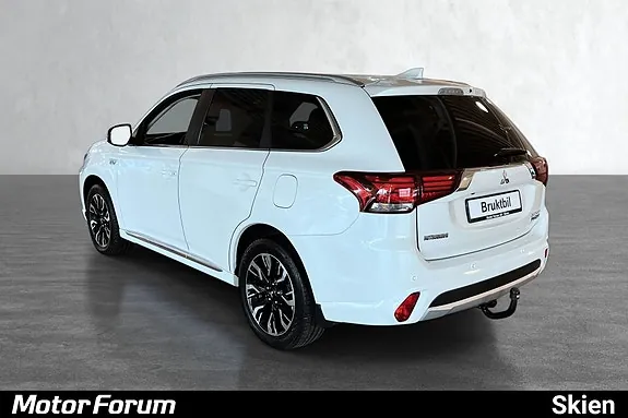 Mitsubishi Outlander 2018 photo 2