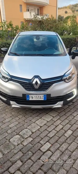 Renault Captur 2018 photo 2