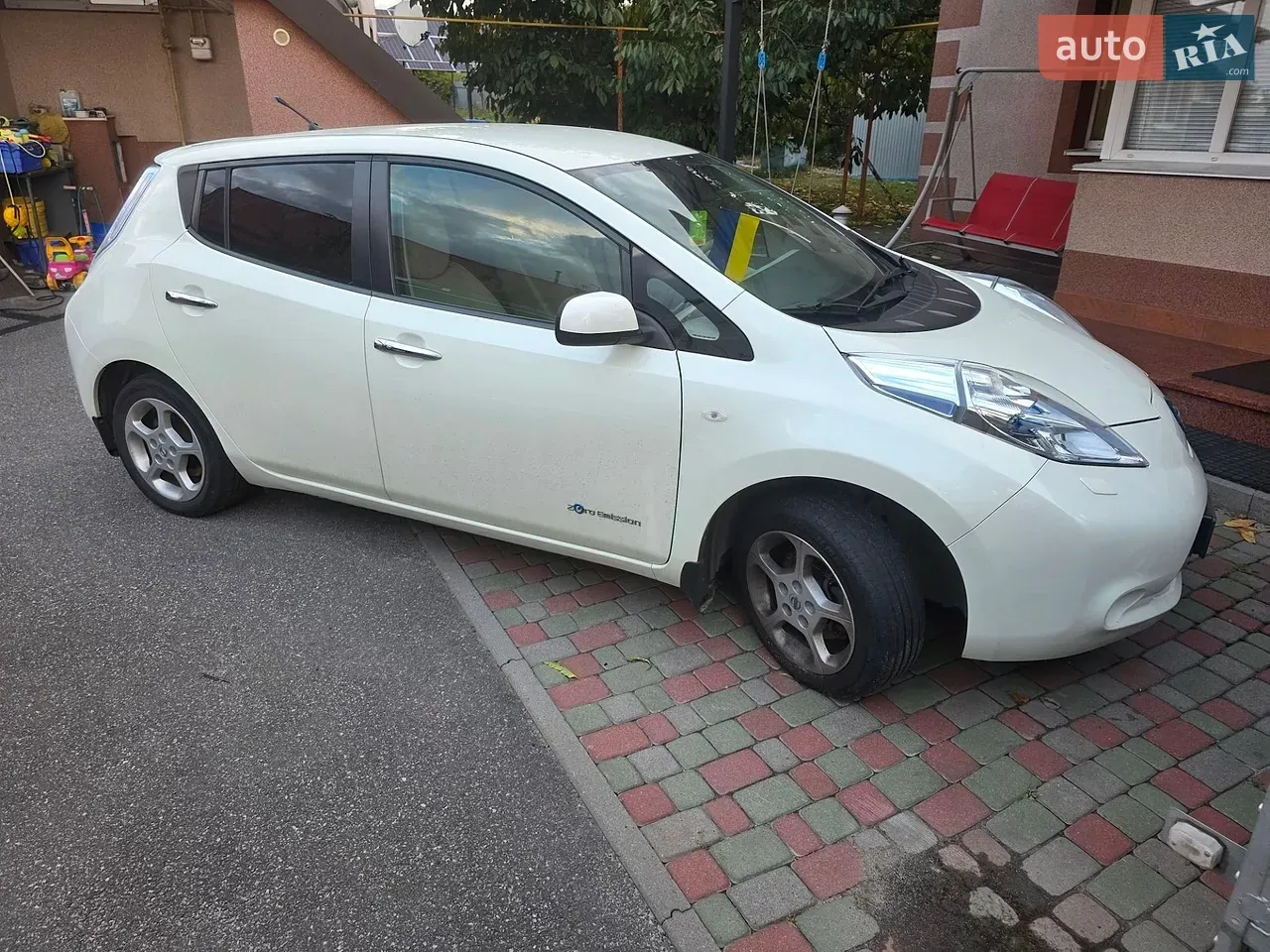 Nissan Leaf 2012 photo 2
