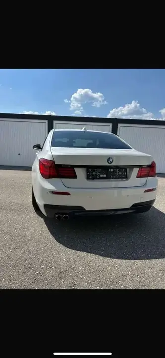 BMW 7 Series 2015 photo 2
