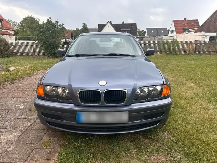 BMW 318I