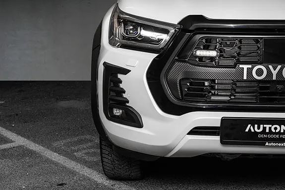 Toyota Hilux 2024 photo 2