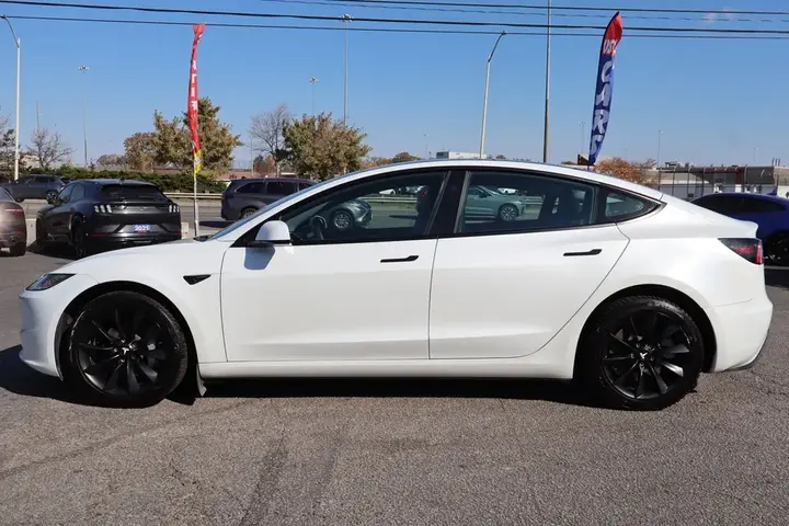 Tesla Model 3 2025 photo 4