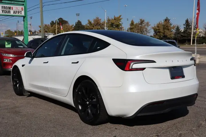 Tesla Model 3 2025 photo 5