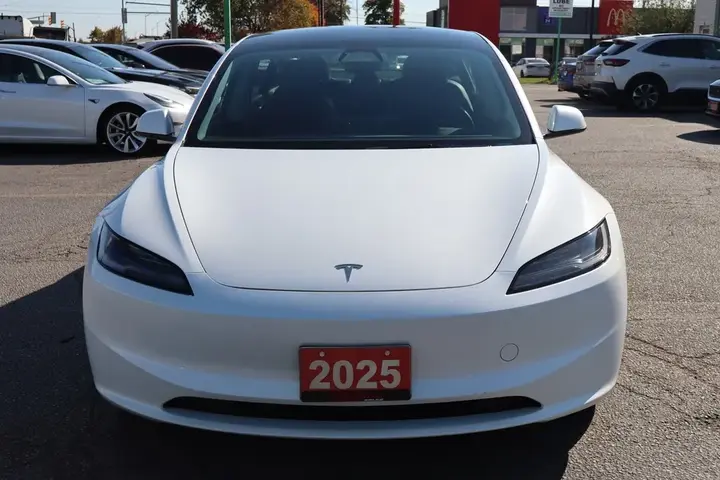 Tesla Model 3 2025 photo 2