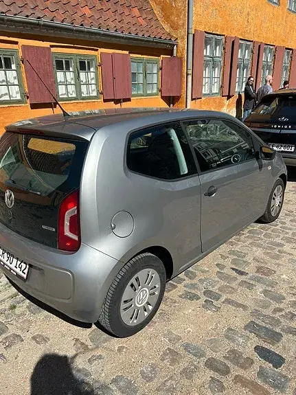 Volkswagen Up 2013 photo 2