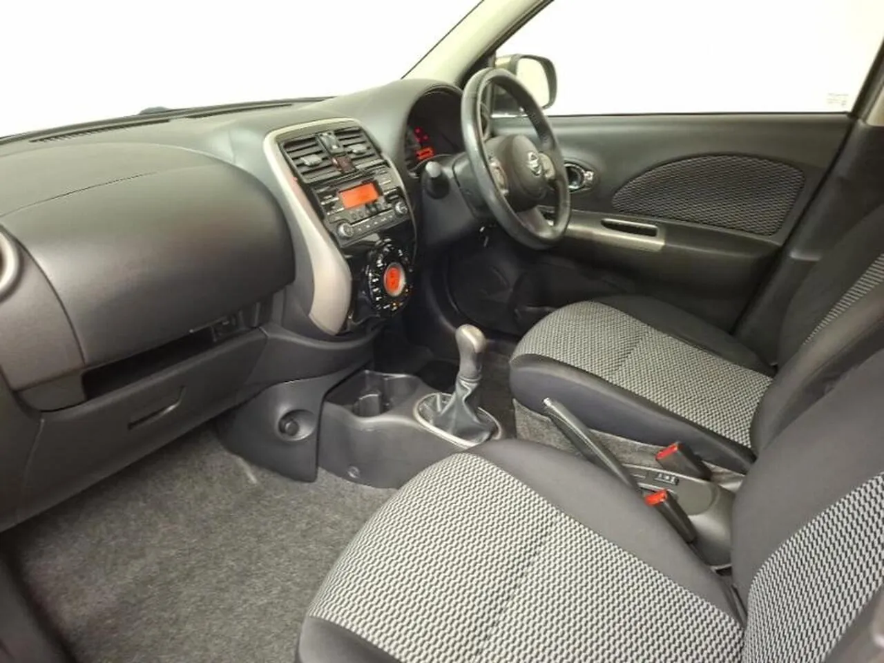 Nissan Micra 2014 photo 5