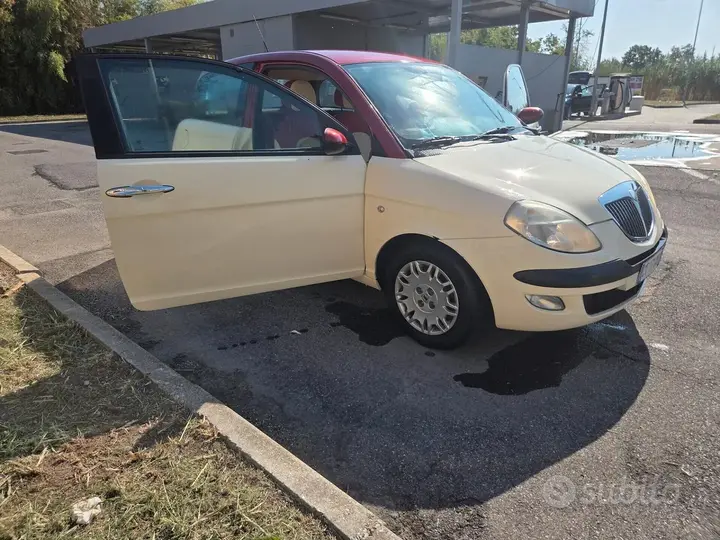Lancia Ypsilon