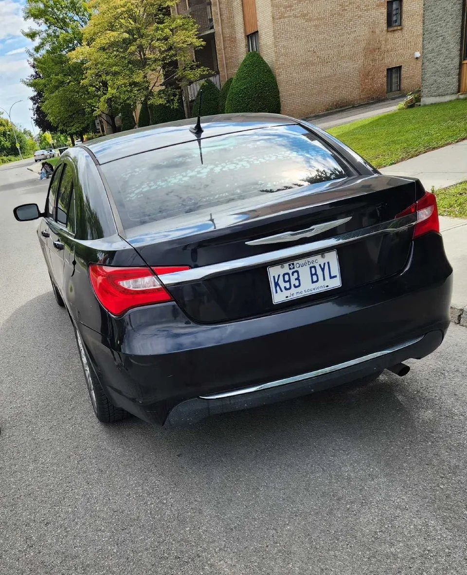 Chrysler 200 2013 photo 2