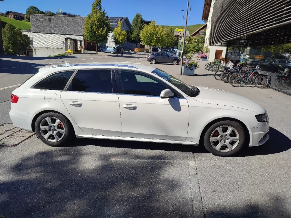 Audi A4 2010 photo 3