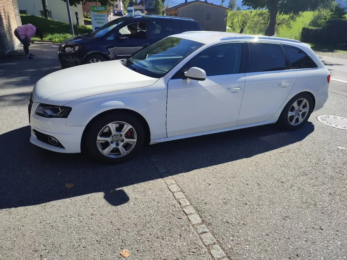 Audi A4 2010 photo 2