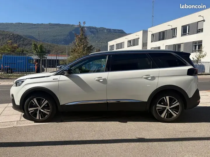 Peugeot 5008 2017 photo 4