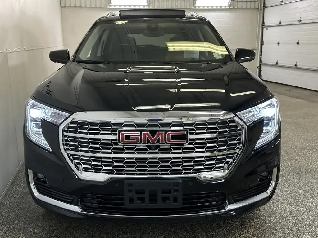 GMC Terrain 2024 photo 2