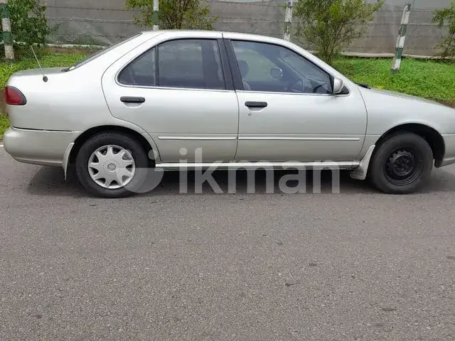 Nissan Sunny 1995 photo 3