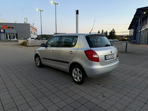 Skoda Fabia 2011 photo 3